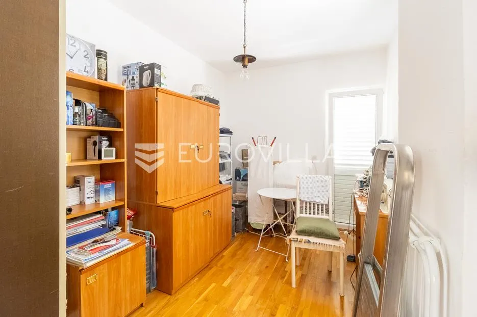 krk, kuća s tri stambene jedinice i velikom okućnicom u centru - slika 35
