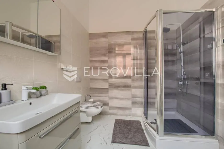 pula, moderan peterosoban stan u centru grada 140 m² - slika 6
