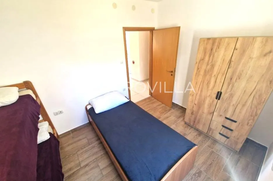 vir, prostrani apartman u prizemlju s terasom i privatnim vrtom - slika 8