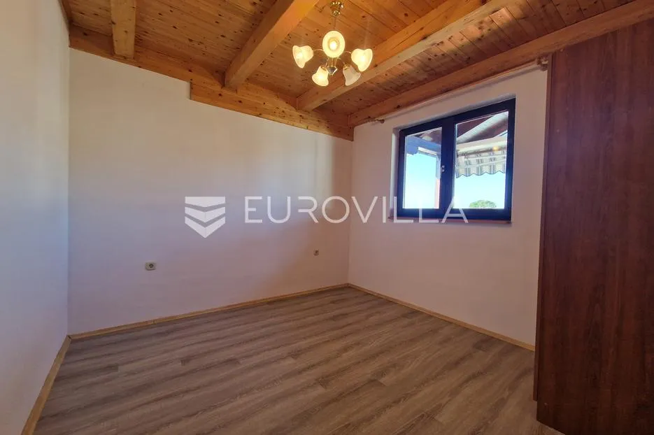 vir, 120 m od plaže, trosobni renovirani apartman s pogledom na more - slika 23