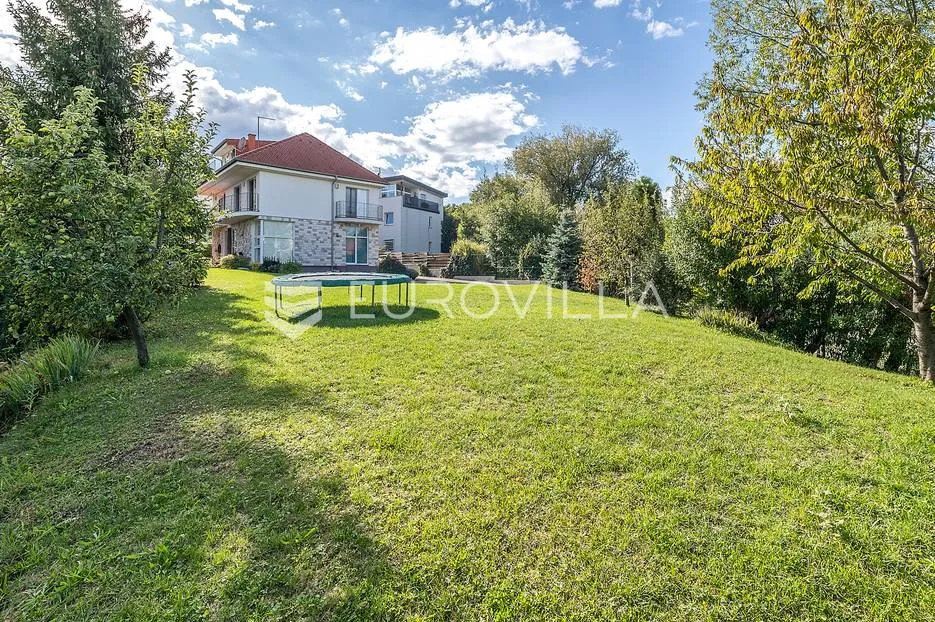 zagreb, maksimir, samostojeća vila s duplom garažom i 4 sobe 1500 m² dvoriše - slika 15