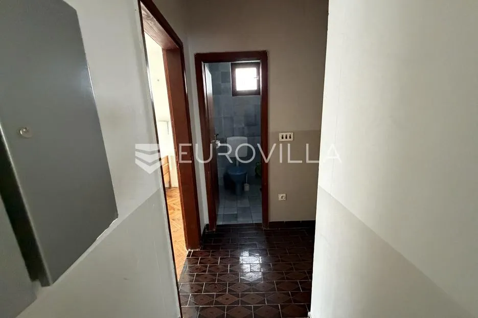 mandićevac, prostrana kuća 90 m² na zemljištu od 1608 m² - slika 20