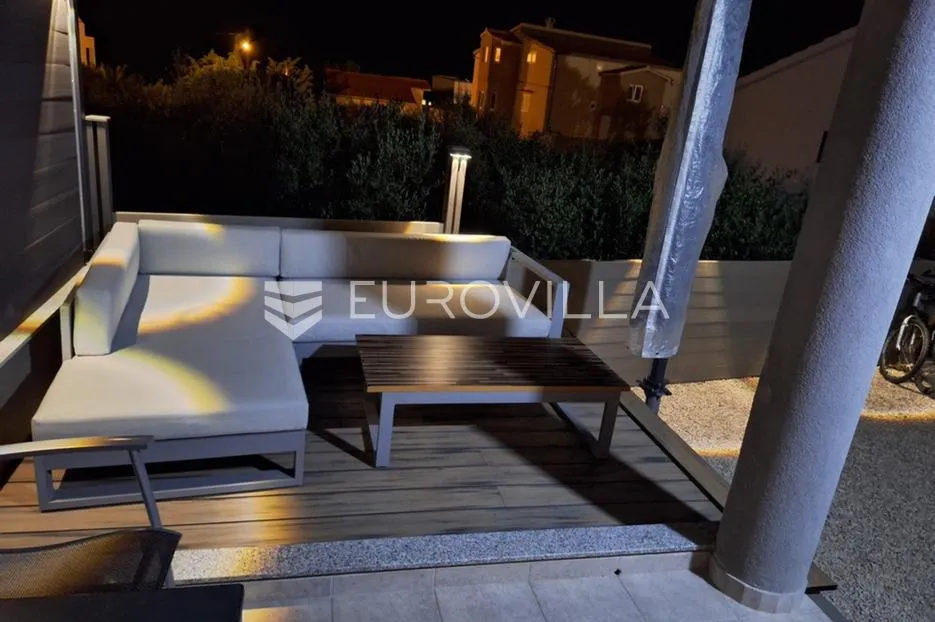 vir, apartman u prizemlju s terasom i vrtom - slika 12