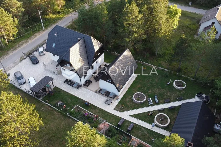 Plitvička jezera, Korenica, dvije kuće 470 m² - Korenica, Plitvička Jezera