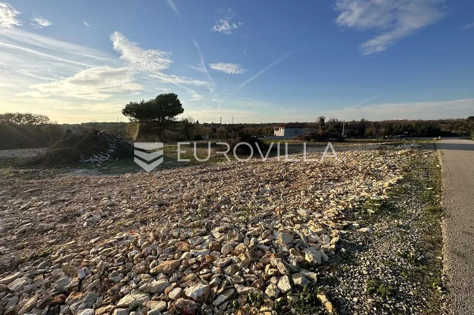 istra, ližnjan, veliko građevinsko zemljište 774 m2 za p+1 - slika 3