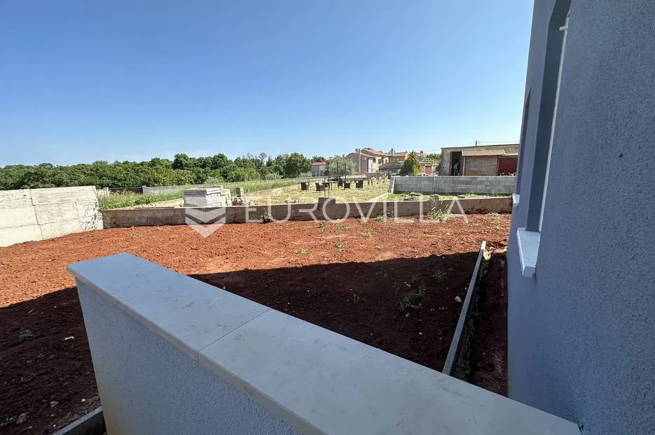 šišan, trosoban stan nkp 67 m2 i velikim vrtom od 204 m2 - slika 22