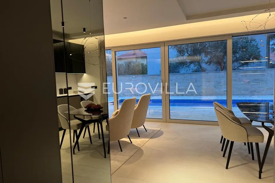 krk, luksuzan stan s bazenom, 113 m² novogradnja - slika 11