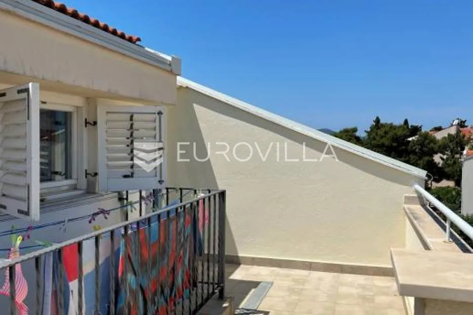sveti filip i jakov, odličan apartman prvi red do mora - slika 7