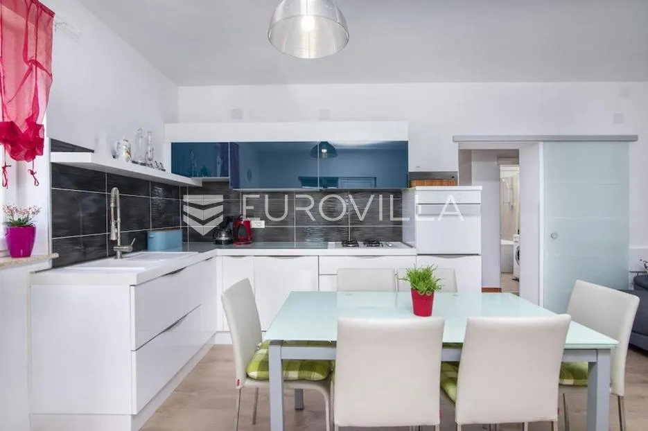 banjole, prekrasna uređena kuća nkp 350 m2 na velikoj okućnici od 3300 m2 - slika 22