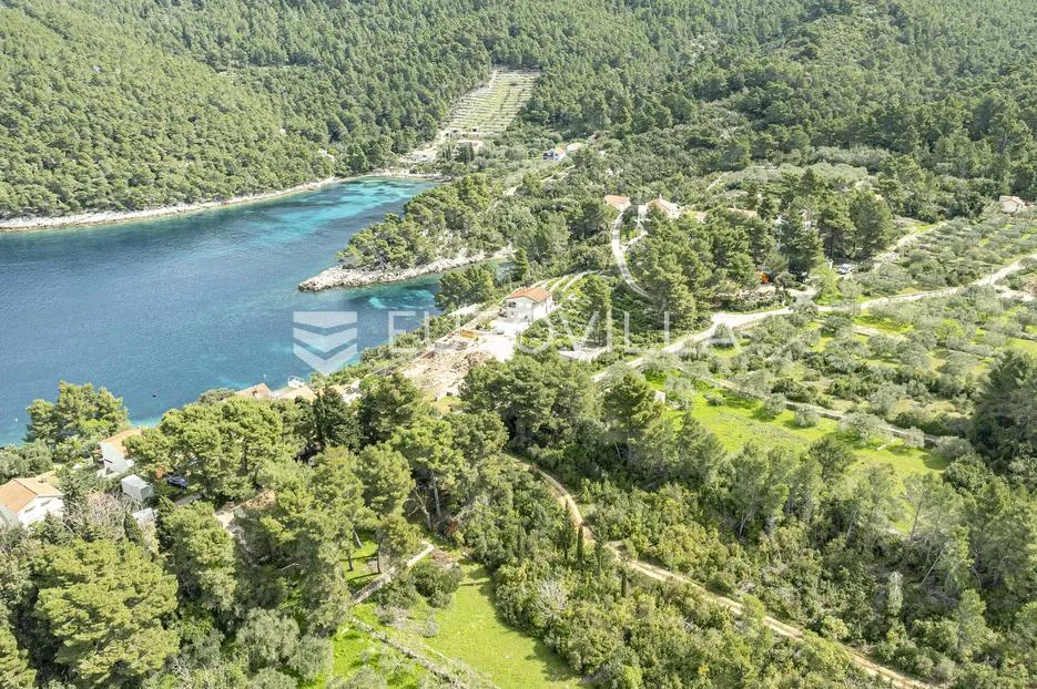 Otok Korčula, Vela Luka, građevinsko zemljište sa nedovršenim objektom