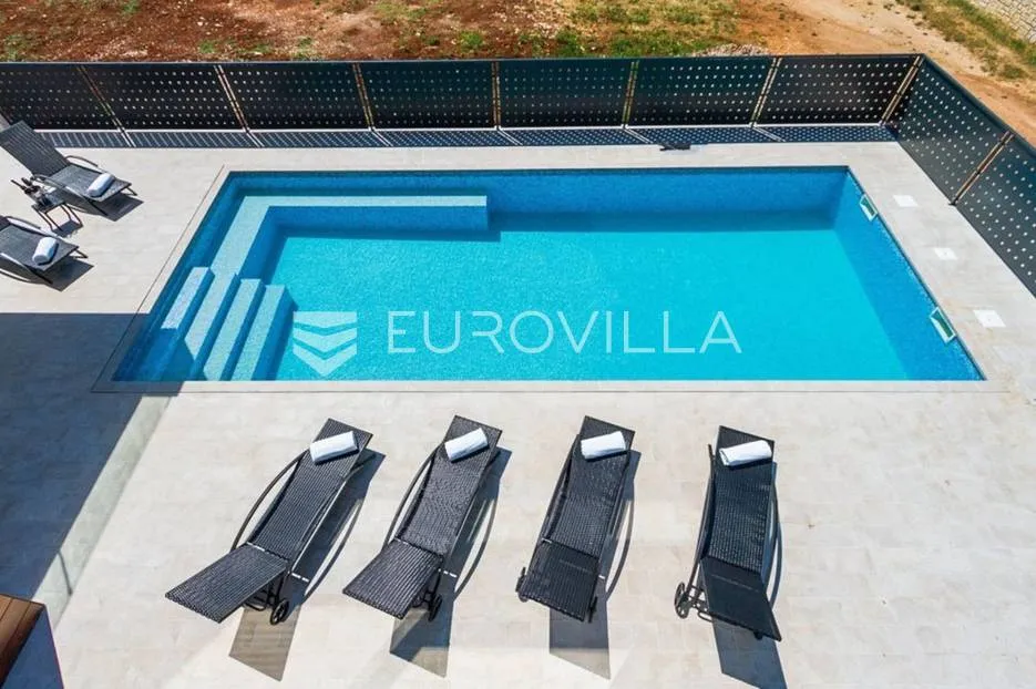 istra, okolica poreča prodaje se prekrasna moderna vila s bazenom i saunom - slika 5