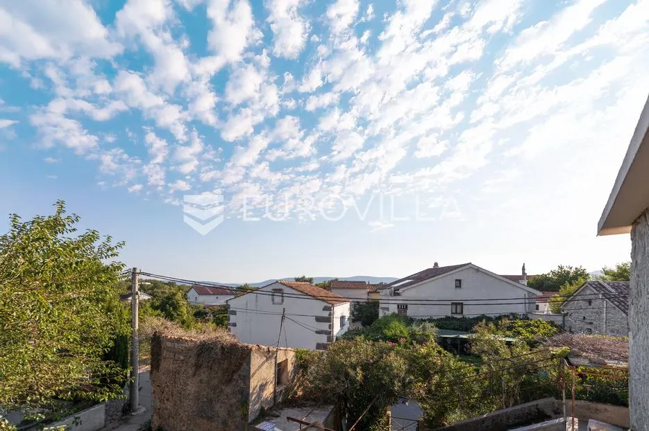 krk, milohnići, dvojna kamena kuća sa dvoetažnim trosobnim stanom 80 m² - slika 11