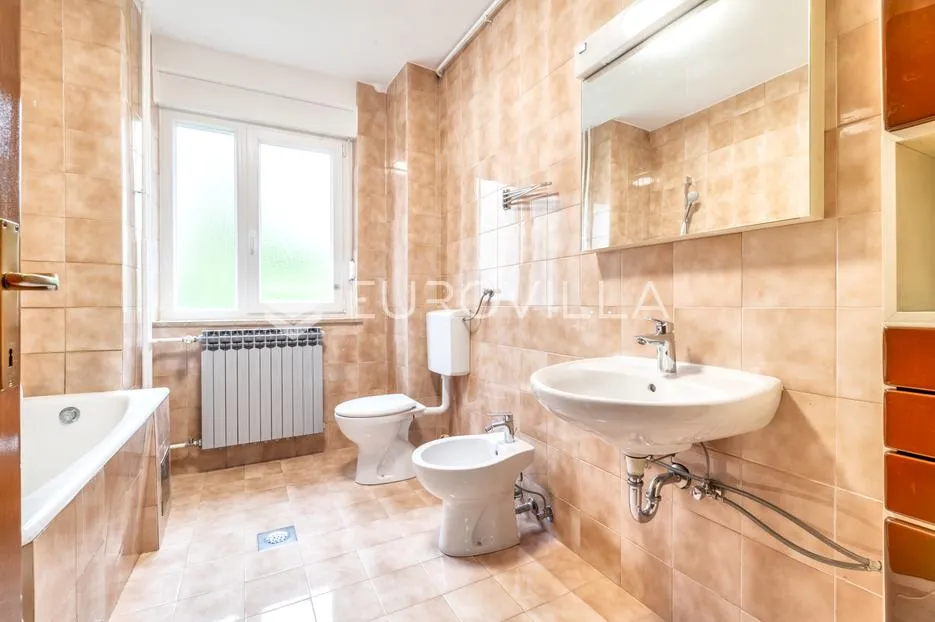 zagreb, prečko, komforan trosoban stan u kući nkp 120 m2 - slika 5