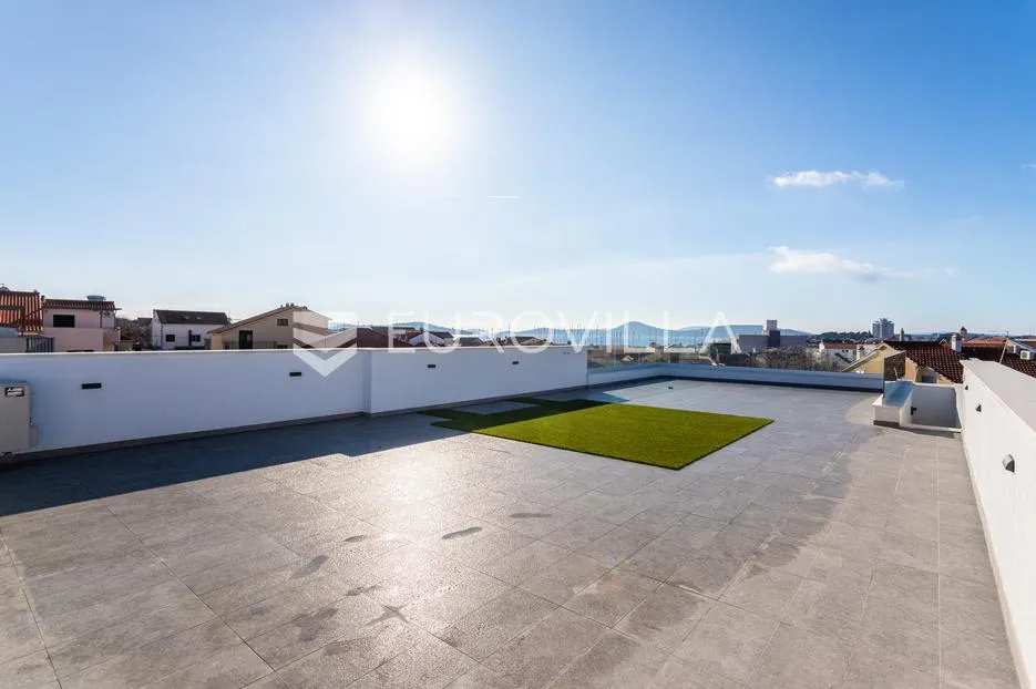 vodice, novogradnja, penthouse s krovnom terasom i pogledom na more, 150,94 m² - slika 16