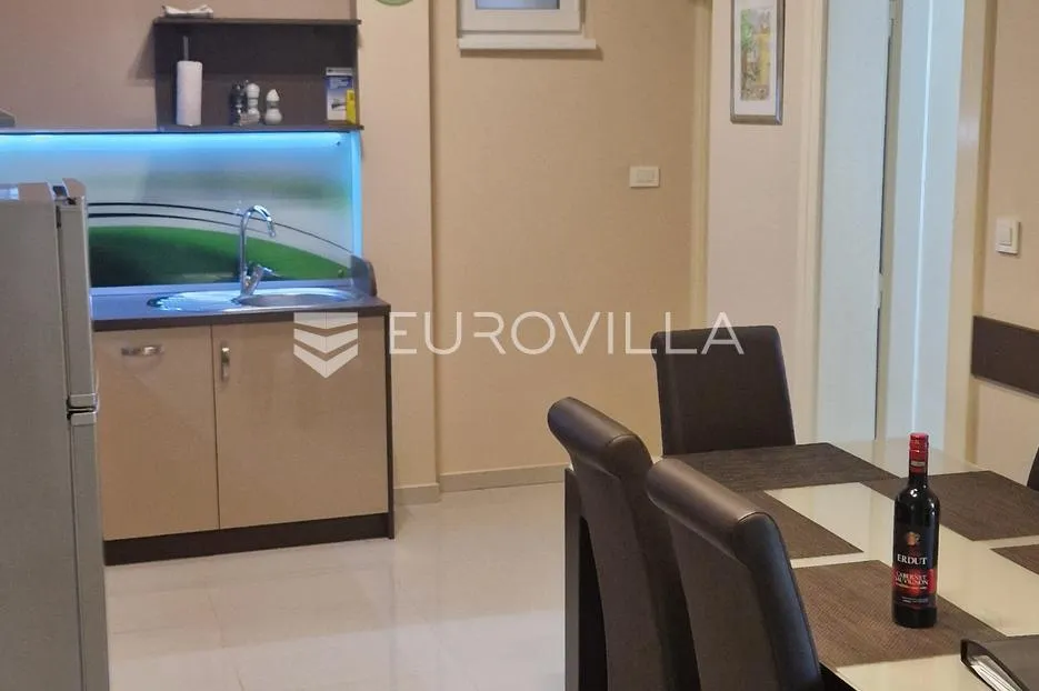 osijek, centar, najam uređenog četverosobnog stana površine 94 m² - slika 4