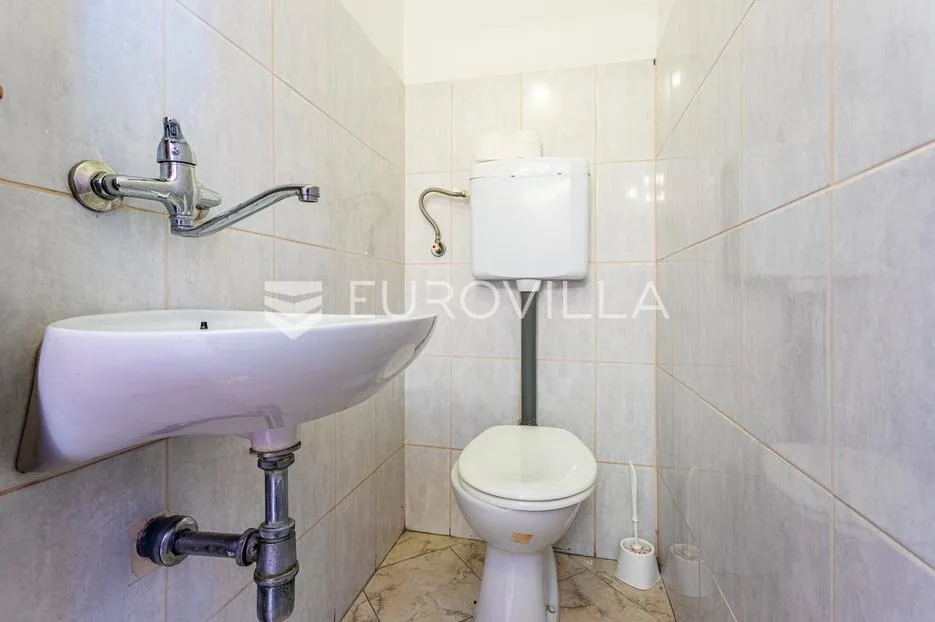 vodice, apartmanska kuća u blizini mora - slika 26