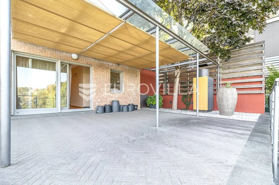 zagreb, pantovčak luksuzan četverosoban stan 230 m² s vrtom i parkingom - slika 14