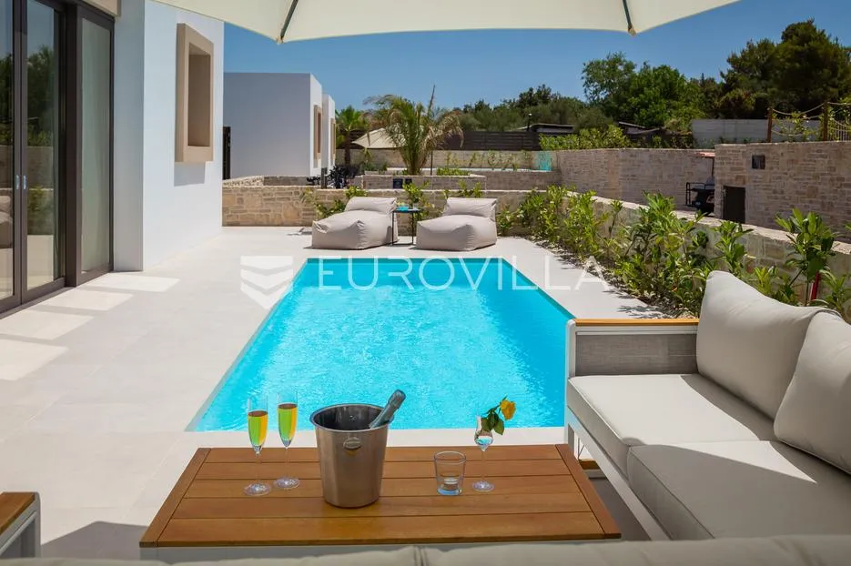 tkon, palms resort, luksuzna vila s bazenom i pogledom na more - slika 2