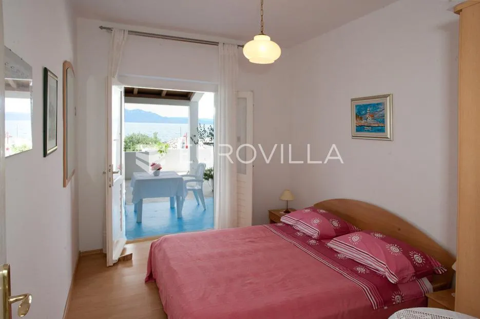 hvar, sućuraj, kuća s četiri stambene jedinice u prvom redu do mora - slika 14