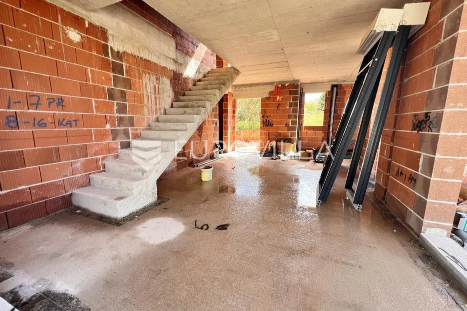 medulin, medulin - kvalitetna i moderna duplex kuća a, s grijanim bazenom 30m2 i garažom, nkp 146 m2 - slika 11
