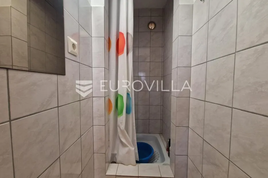 vir, samostojeća katnica s dva apartmana - slika 21