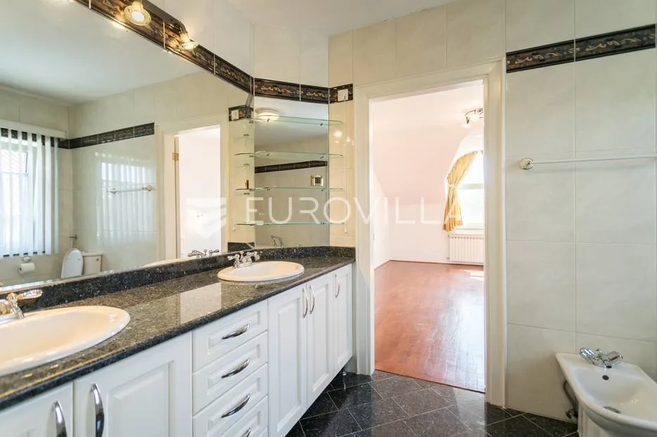 zagreb, šestinski vrh prekrasan šesterosoban dvoetažan stan 250m2 + 2 garaže - slika 20