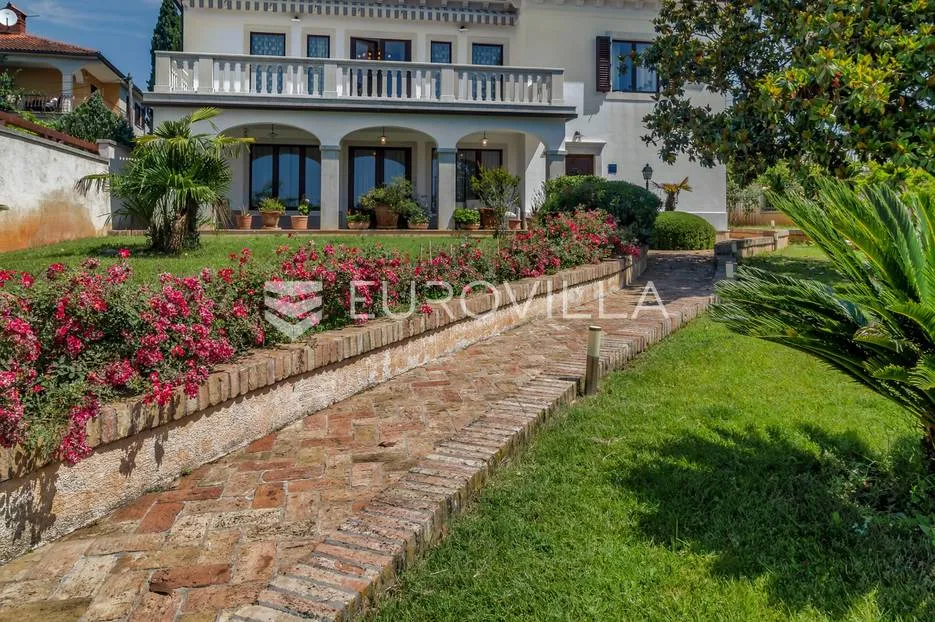 istra, umag - unikatna villa nkp 400 m2 na svega 30 m od mora - slika 6