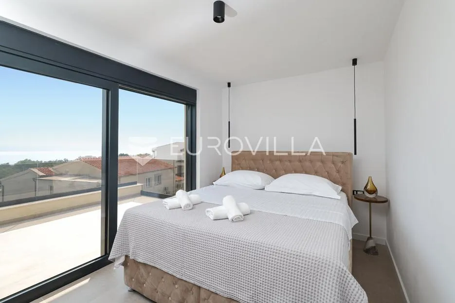 zadar, maslenica, luksuzna vila s bazenom i neometanim pogledom na more 254 m² - slika 26