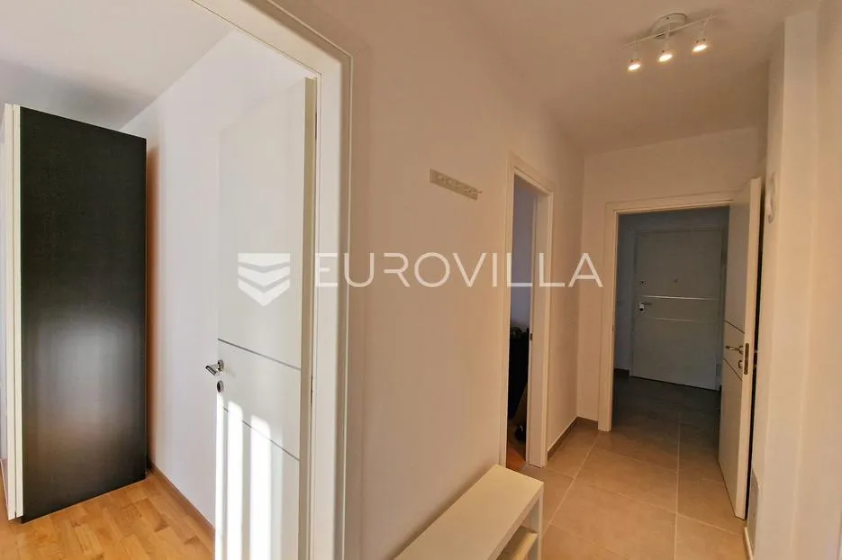 peroj, fažana, komforan stan 130 m² s vrtom 227 m² i prostranim suterenom - slika 22