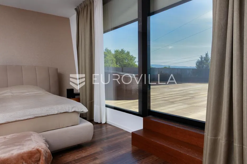 matulji, penthouse peterosobni dvoetažni stan160 m², terasa 130 m² i privatna okućnica 250 m² - slika 23