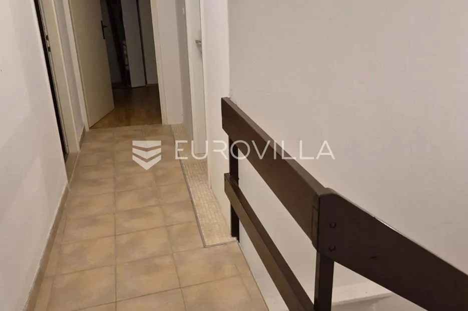 brač, milna, dvojna kamena kuća s uhodanim restoranom, prvi red do mora - slika 25