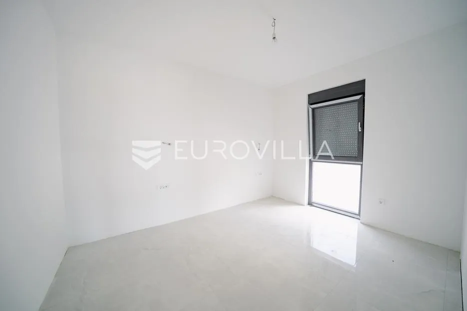 zadar, crno, moderan trosoban stan s bazenom, 95 m² - slika 10
