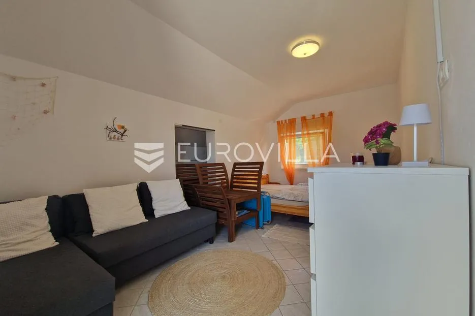 vir, samostojeća katnica s dva apartmana - slika 42