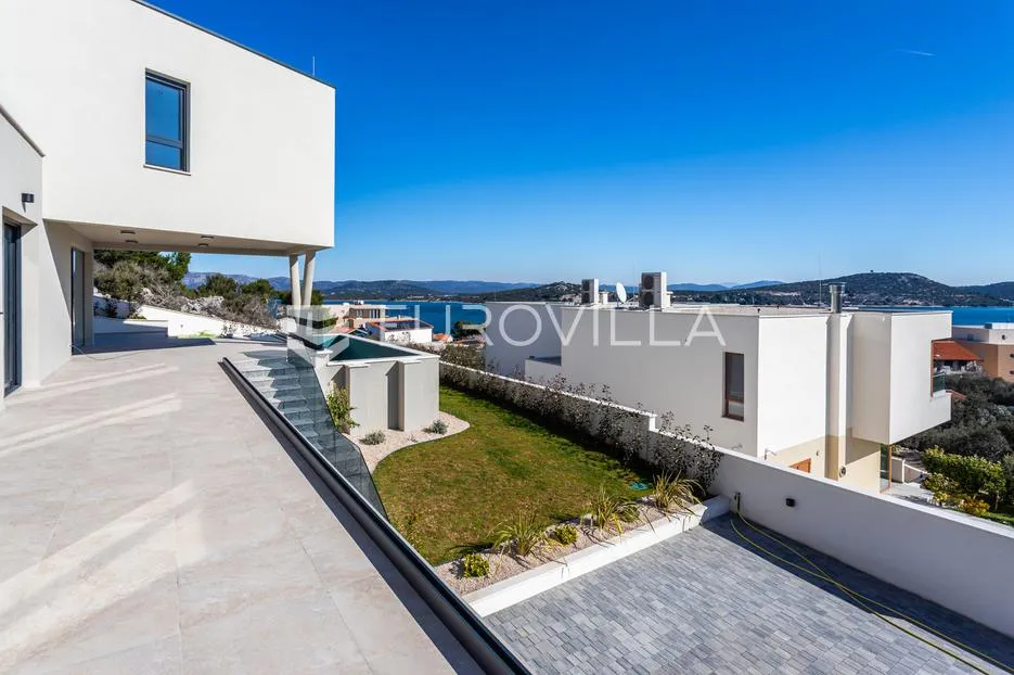 otok murter, betina, prekrasna villa s bazenom - slika 25