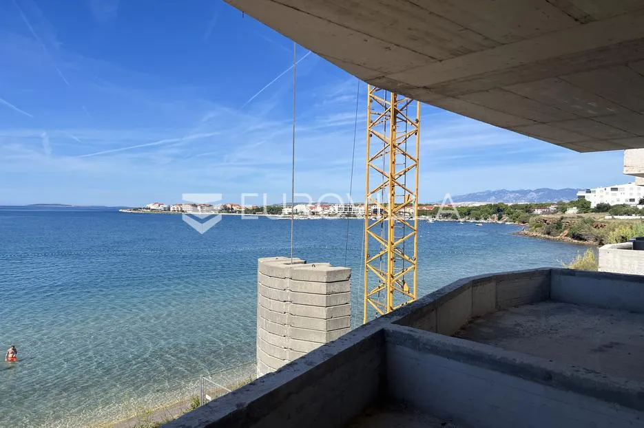 otok pag, plaža perilo, trosoban stan u luksuznoj novogradnji prvi red do mora - slika 16