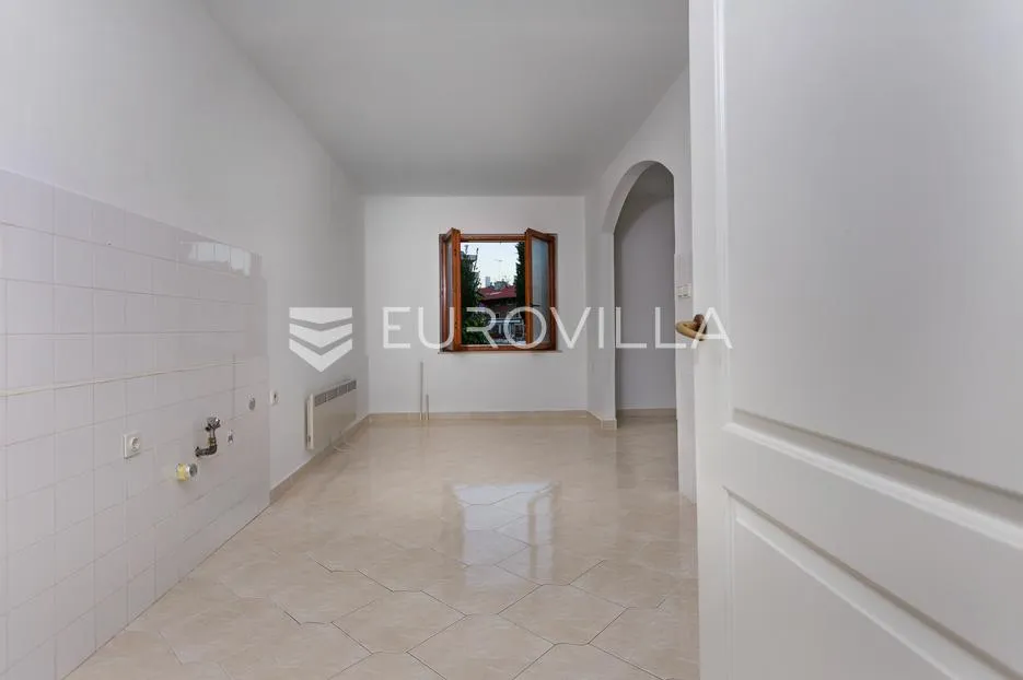 lovran, centar, četverosoban stan od 109 m², pogled na more, 20 m od plaže - slika 5