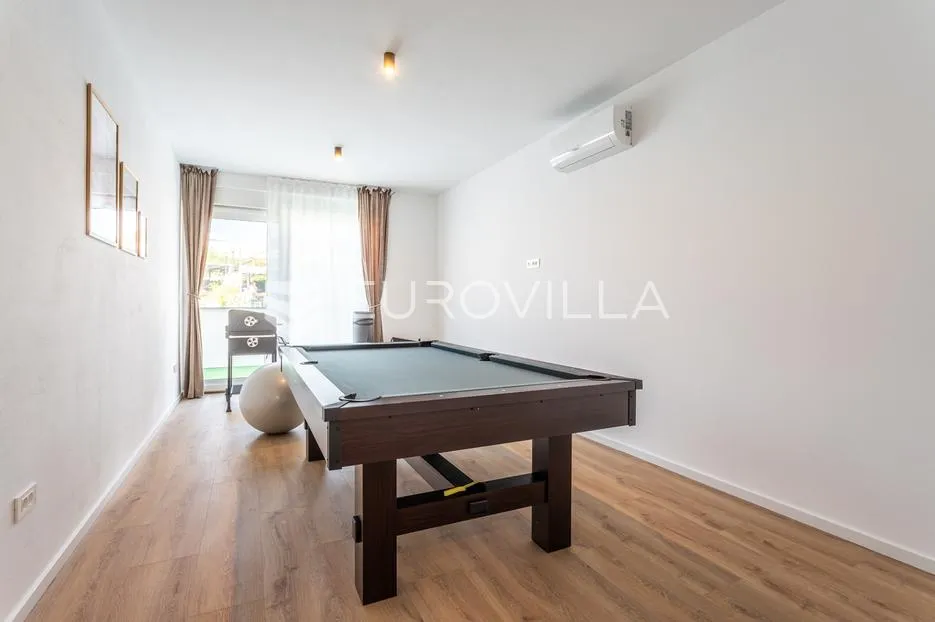 brodarica, moderna vila s bazenom, 283,62 m² - slika 15