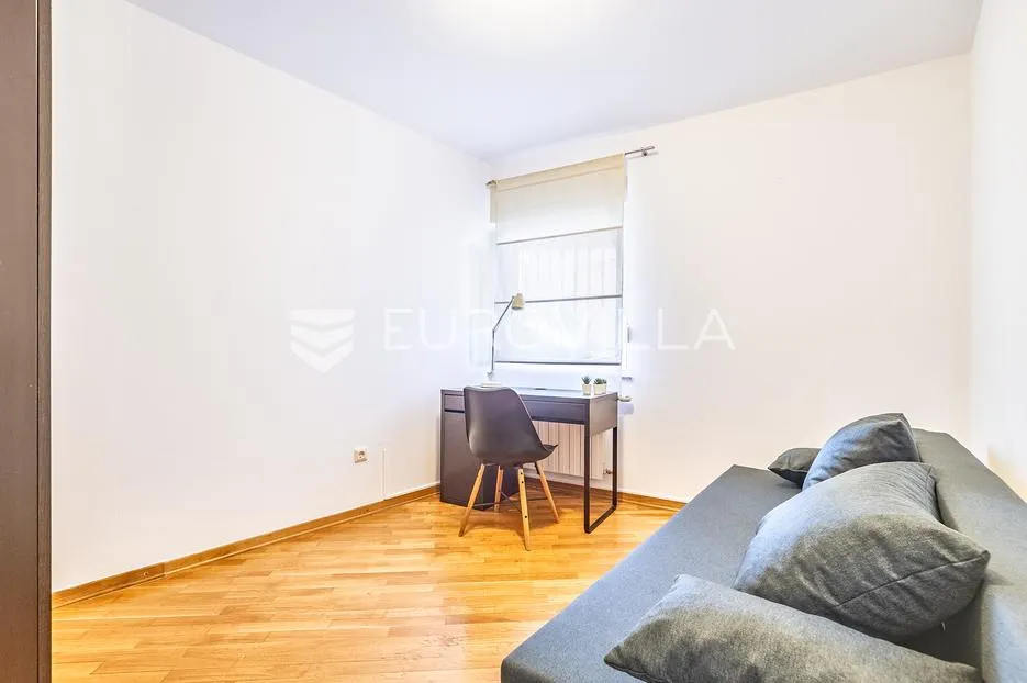 zagreb, maksimir, komforan trosoban stan s parkirnim mjestom 90 m² - slika 6