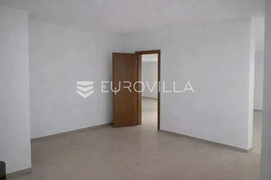 donji miholjac, centar, prodaja prostranog poslovnog prostora površine 122,40 m² - slika 3