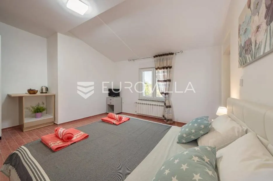 pula, apartmanska kuća na izoliranoj lokaciji - slika 15