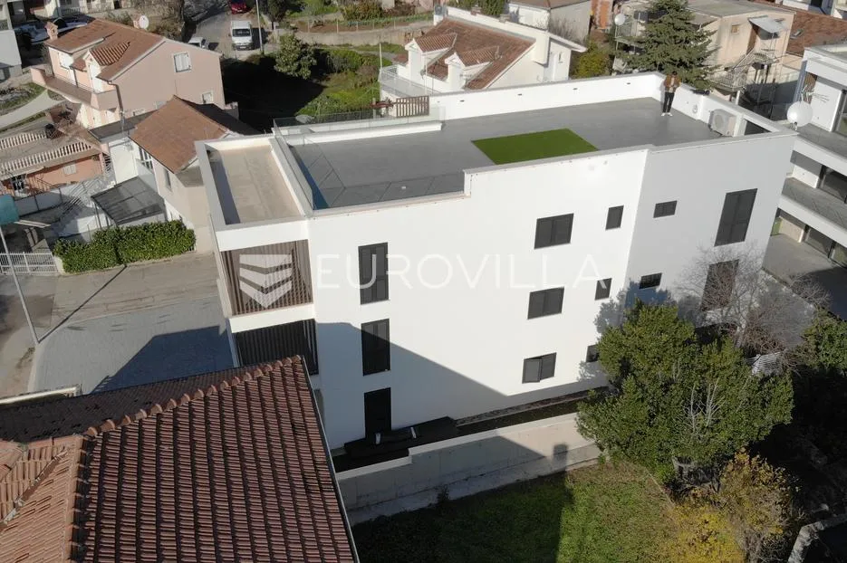 vodice, novogradnja, prostran stan u centru mjesta, 117,53 m² - slika 20