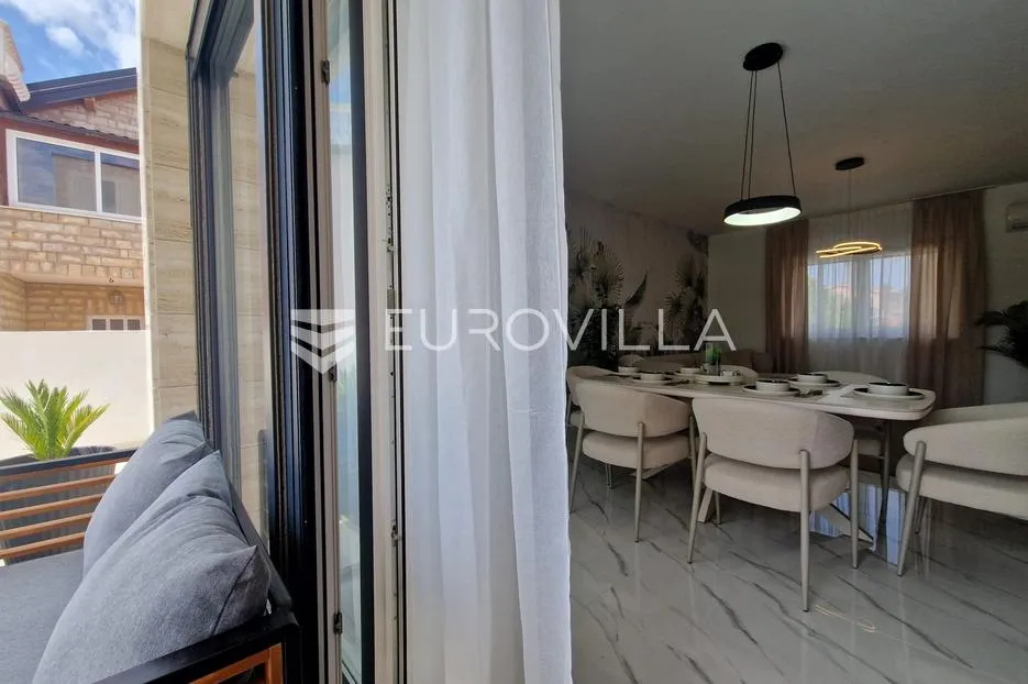 vir, predivna moderna vila s bazenom u centru mjesta, vrhunska lokacija, 450 m od mora - slika 11