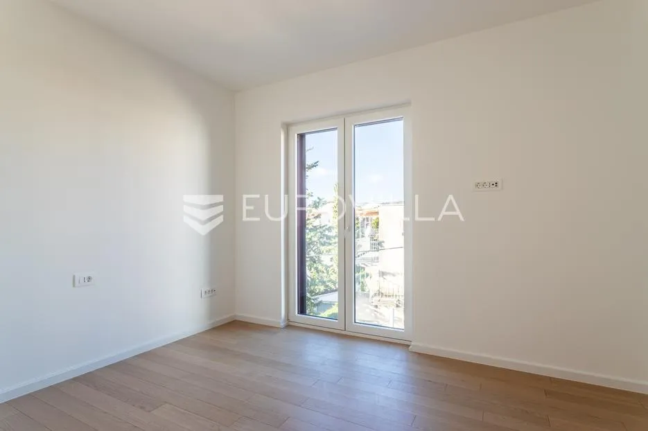 vodice, novogradnja, penthouse s krovnom terasom i pogledom na more, 137,93 m² - slika 7