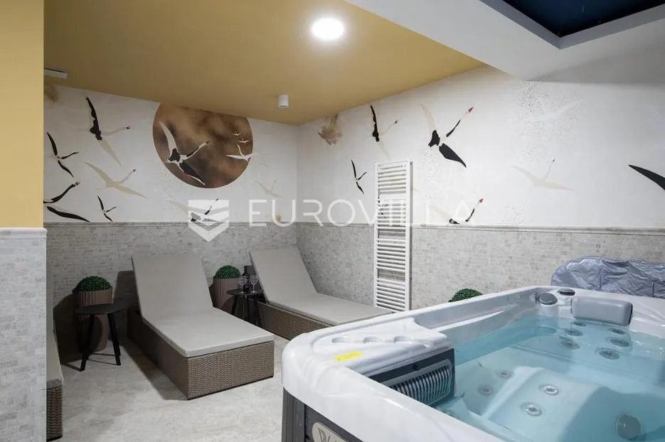medulin, prekrasna villa od 350 m2, svega 6 m od mora s očaravajućim pogledom - slika 11