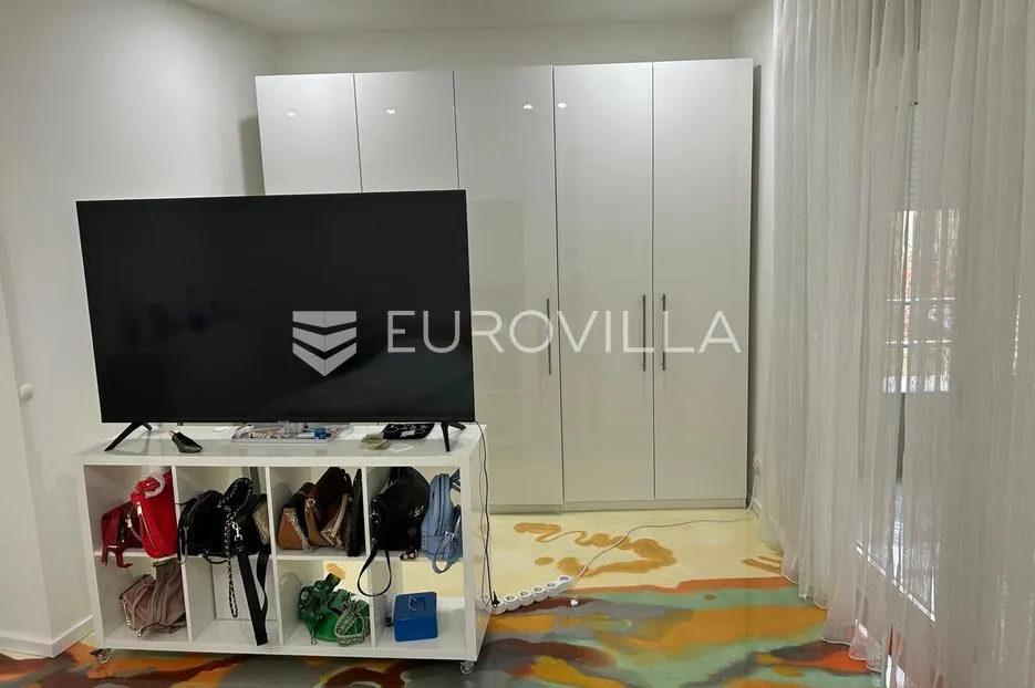 nova gradiška, prostrana i moderna kuća 200 m² - slika 10