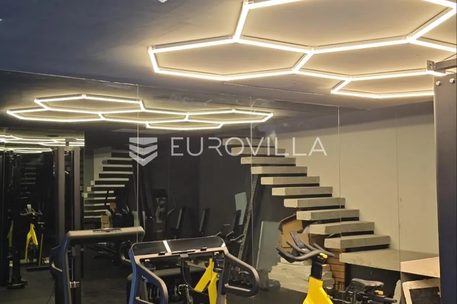 vodice, vrhunski opremljena i namještena luksuzna novoizgrađena vila - slika 18