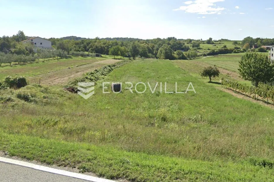 Gračišće, Marcani, Atraktivno građevinsko zemljište 1637 m² s pristupom cesti