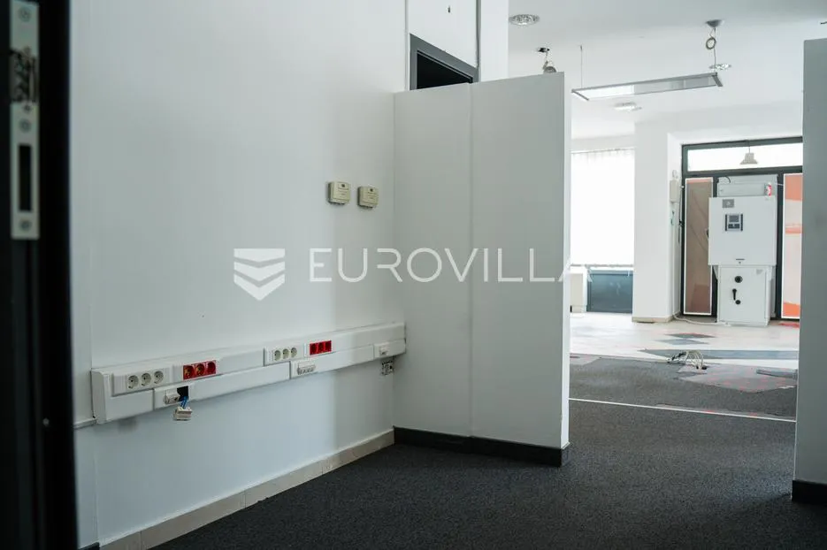 vinkovci, centar, atraktivan poslovni prostor 168 m² na frekventnoj kutnoj lokaciji - slika 6