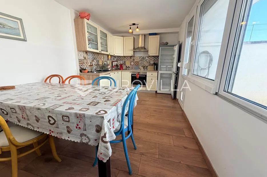 novi vinodolski, kuća trosobni stan od 85 m² s terasom, 250 m od mora - slika 3