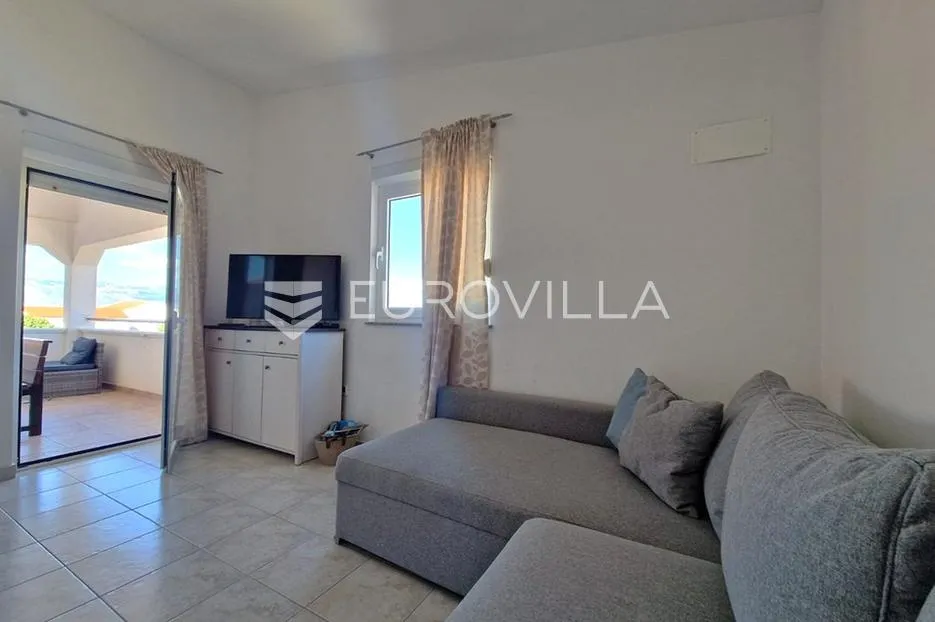 vir, dva apartmana na 1. katu s pogledom na more, 110m od plaže - slika 26